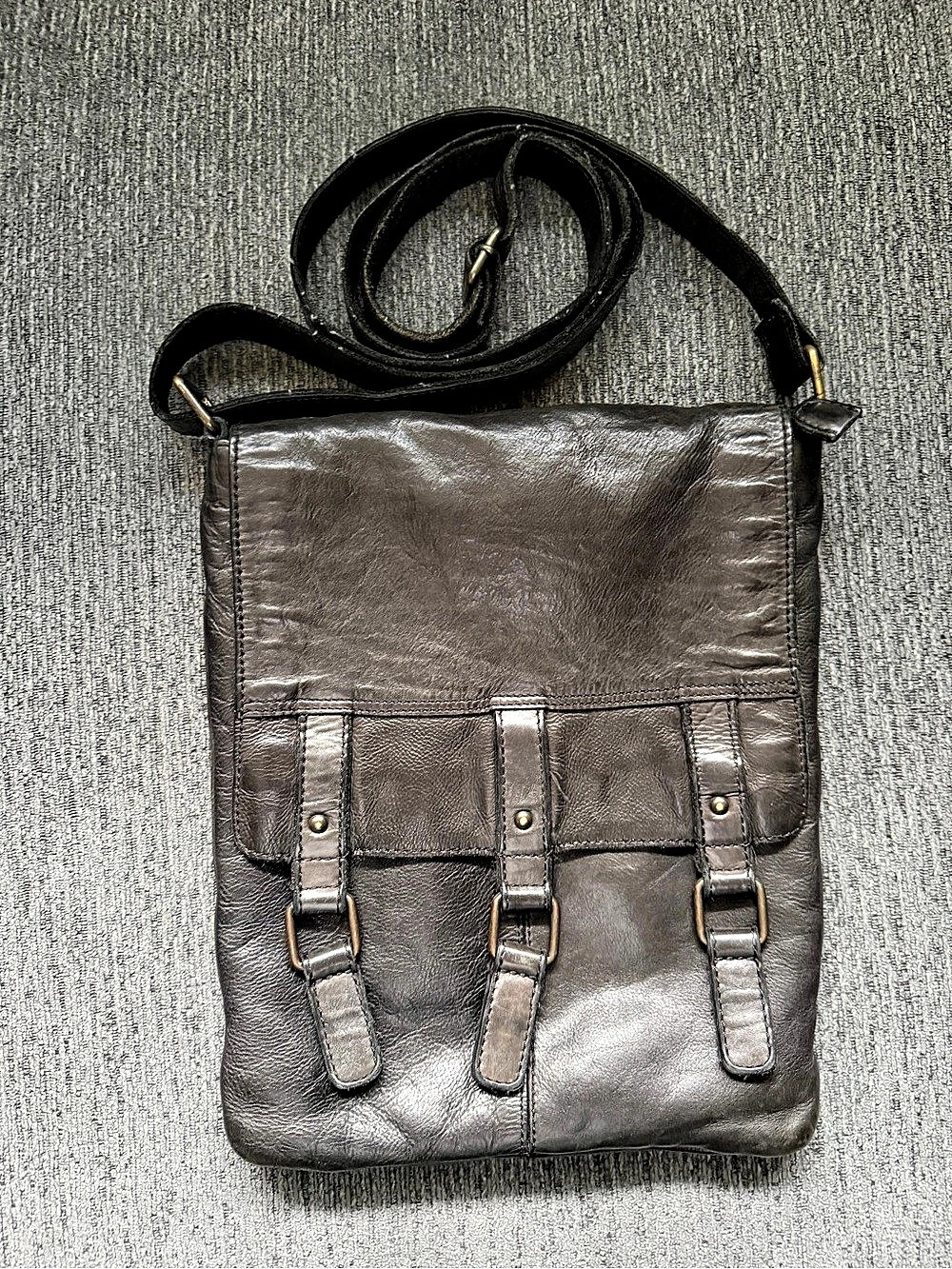 Gianni Conti Italian Leather Crossbody Bag in Black
